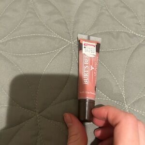 burt’s bees lip gloss pinky color never used